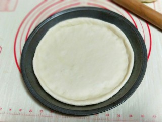 18、做饼＋咖喱香菇鸡丁披萨饼,我的8寸披萨盘。