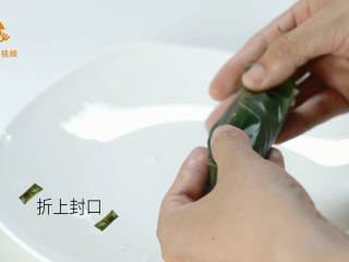 4、4种最实用的包粽子方法,一学就会,折上封口
