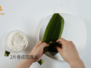 9、4种最实用的包粽子方法,一学就会,卷成圆锥状
