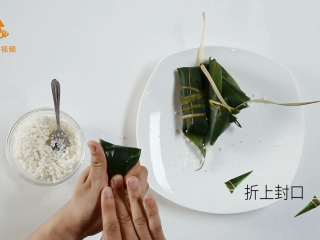 17、4种最实用的包粽子方法,一学就会,折上封口
