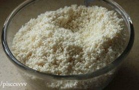 1、鲜肉棕,将糯米淘洗干净后，浸泡片刻，沥干水分