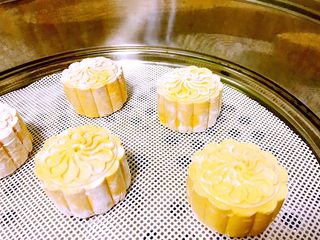 14、零热量月饼,让中秋节充满爱,热水上锅,蒸十五分钟。