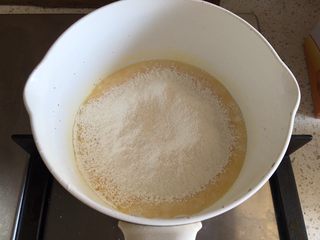 21、日式泡芙蛋糕卷,过筛加入低筋面粉