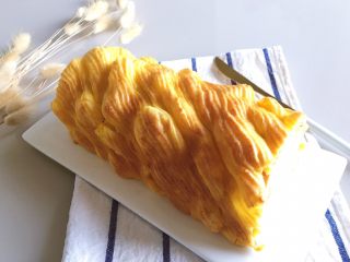 32、日式泡芙蛋糕卷,放入冰箱冷藏2小时以上，取出即可开吃，超级诱惑吧～