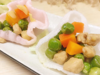 17、豌豆炒肉,装入炒好的青豆炒肉