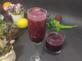 12、鲜榨蓝莓汁,装杯（想无可粒口感可过虑下）