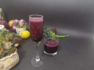 13、鲜榨蓝莓汁,成品