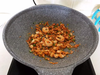 13、韩式泡菜炒饭,翻炒均匀