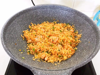 15、韩式泡菜炒饭,翻炒均匀即可