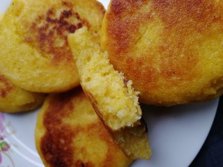 19、黄金玉米饼,饼底焦脆，超好吃，一定要试试。