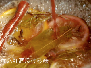 6、热红酒,加入少量红酒，没过砂糖