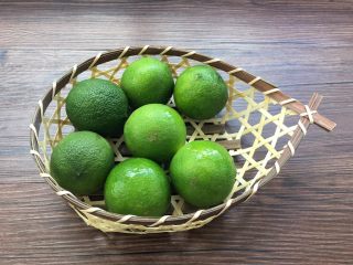 15、泰式柠檬酸辣鸡爪,主角柠檬是必不可少的。