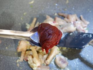 7、韩式辣炒鸡爪，百搭小食,加入韩国辣酱，