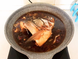 16、麻辣鱼头,这是烧了20分钟的样子