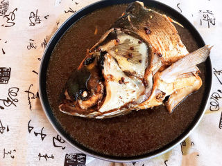 19、麻辣鱼头,麻辣鱼头麻辣鲜香,鱼肉鲜嫩入味,鱼汤泡饭或泡饼都可以,非常完美~