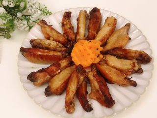 15、蒜香鸡翅,美味可口的蒜香鸡翅烤好啦