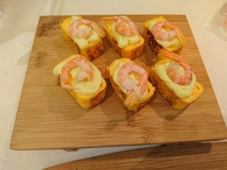 17、魚籽海鮮燒,擺上一只蝦。