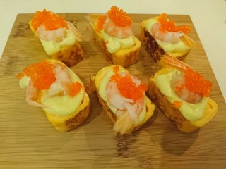 18、魚籽海鮮燒,加上1小匙的飛魚子。