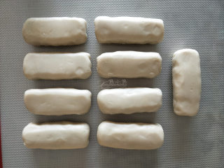 9、五彩斑斓蛋黄酥--给自己一个多彩的秋天,九个全部包好，按顺序放好，盖保鲜膜保湿。