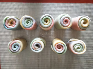 14、五彩斑斓蛋黄酥--给自己一个多彩的秋天,全部都擀卷好。