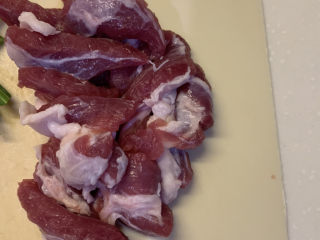 2、韩式泡菜豆腐汤,切成一片片