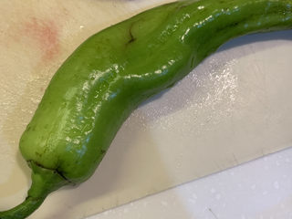 6、韩式泡菜豆腐汤,青辣椒洗干净，沥干水