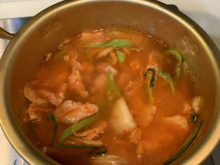 18、韩式泡菜豆腐汤,加入2碗水