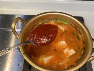 20、韩式泡菜豆腐汤,加入2勺韩式辣酱