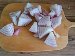 8、#食二星座#红酒烩牛肉Beef Bourguignon,洋葱切碎