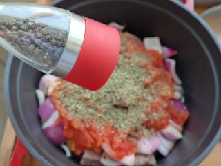 28、#食二星座#红酒烩牛肉Beef Bourguignon,在撒一些黑胡椒碎