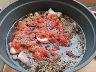 30、#食二星座#红酒烩牛肉Beef Bourguignon,大约在洋葱上面即可