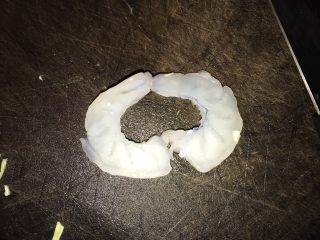 10、藜麦蔬果虾仁沙拉,虾仁比较大只，对边切开，小的可以不切