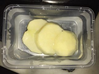 13、藜麦蔬果虾仁沙拉,苹果去皮，切片泡盐水，避免变色