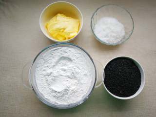 1、萌萌猪流沙汤圆,材料合集,黄油也可以用猪油代替,我都做过,我感觉黄油更香呢。