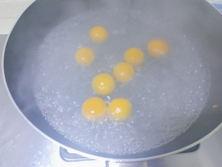 10、南瓜汤圆,每一个汤圆都浮起来了，就说明汤圆已经熟了