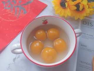 12、南瓜汤圆,装入一个漂亮的碗内