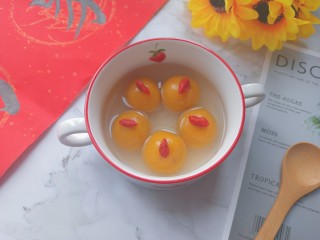 13、南瓜汤圆,上面可以摆几颗枸杞装饰一下