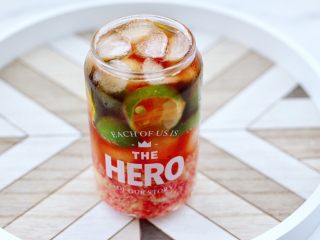 10、无花果普洱冰茶,最后慢慢倒入放凉的普洱茶水，搅拌均匀后就可以喝咯。