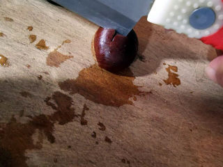 3、板栗红烧肉,竖切一刀