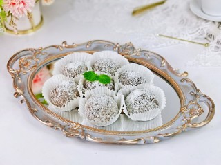 15、红豆糯米糍,依次做好，即可享用。