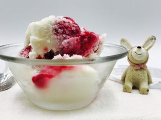 15、小暑食谱《红李牛奶冰淇淋》【冷饮】,是不是很诱人啊？