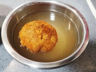 3、茶树菇炖鸡汤,猴头菇泡水2小时
