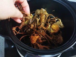 10、茶树菇炖鸡汤,茶树菇