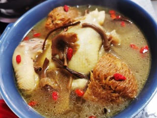 21、茶树菇炖鸡汤,成品图