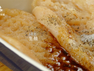 6、两分钟自制鸡排披萨，香酥又可口简单易上手,2茶匙生抽