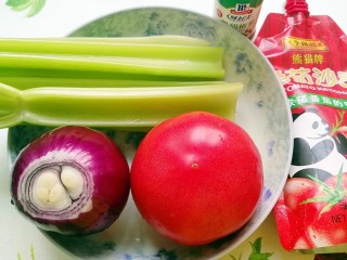 1、时蔬意大利面,食材洗净备用