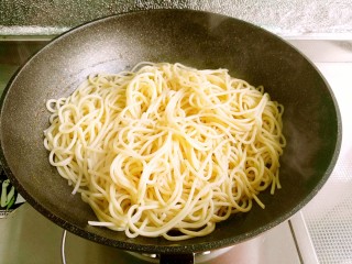 12、时蔬意大利面,放入煮好的意面拌匀