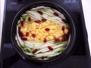 16、丝瓜蛋汤,调匀即可，丝瓜蛋汤做好了~