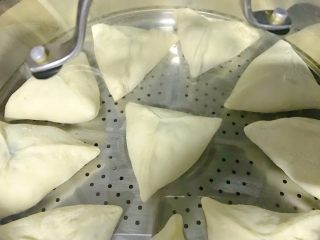 18、红糖伍仁馅糖三角,冷水，中大火，上汽后15分钟左右。