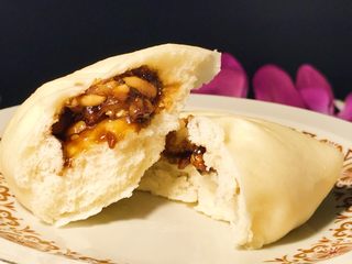 19、红糖伍仁馅糖三角,关火再焖3-5分钟，也不易过久，防止塌陷。